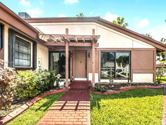  3 BR,  2.00 BTH &nbsp; style home in Hallandale