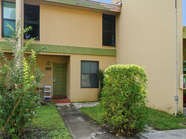  3 BR,  2.50 BTH &nbsp; style home in Cooper City