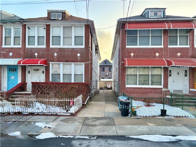 Studio,  0.00 BTH &nbsp;Multi-family style home in Bensonhurst