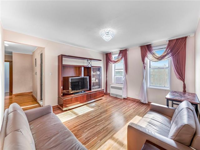  2 BR,  1.00 BTH &nbsp;Co-op style home in Sheepshead Bay
