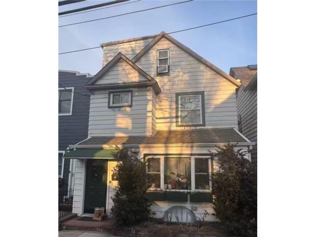  4 BR,  3.00 BTH &nbsp;Multi-family style home in Maspeth