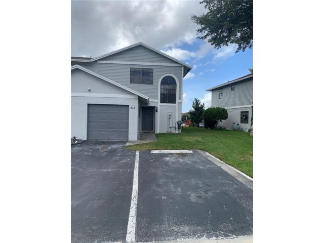  3 BR,  2.00 BTH &nbsp; style home in Cooper City