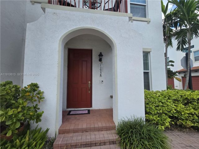  3 BR,  3.00 BTH &nbsp; style home in Hollywood
