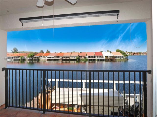  3 BR,  2.50 BTH &nbsp; style home in Hialeah