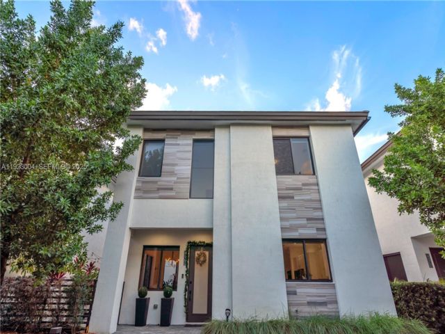  4 BR,  3.50 BTH &nbsp;European style home in Miami