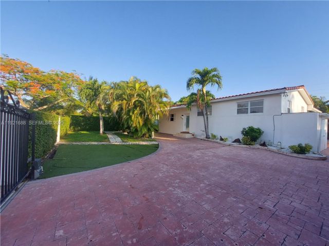  4 BR,  3.00 BTH &nbsp;European style home in Miami