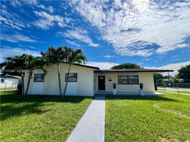  3 BR,  2.00 BTH &nbsp; style home in Miami