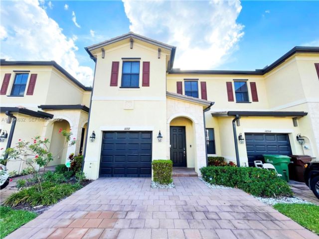  4 BR,  3.00 BTH &nbsp; style home in Hialeah