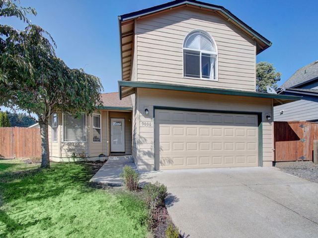  3 BR,  2.50 BTH &nbsp;2 story style home in Orchards