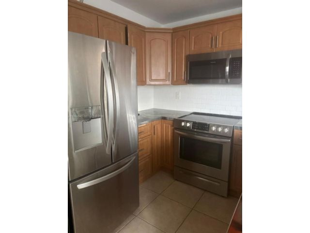  2 BR,  2.00 BTH &nbsp;Townhouse style home in Miami