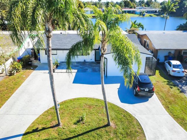  4 BR,  3.00 BTH &nbsp; style home in Pembroke Pines