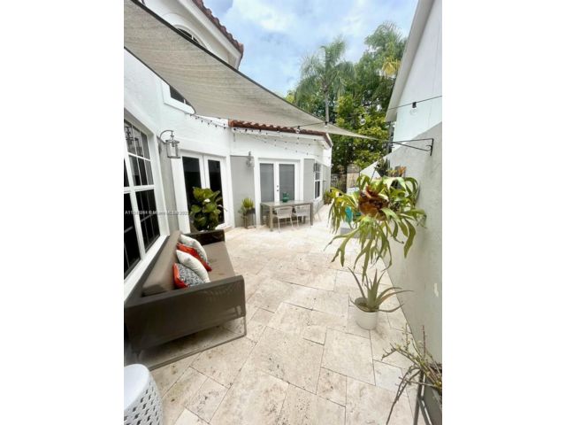  1 BR,  2.00 BTH &nbsp; style home in Miami