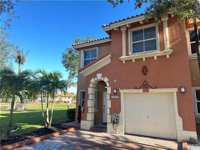  3 BR,  2.50 BTH &nbsp;Townhouse style home in Miami