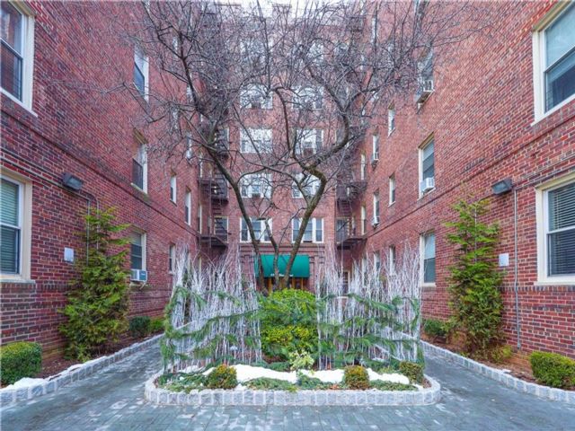  1 BR,  1.00 BTH &nbsp;Co-op style home in Bay Ridge