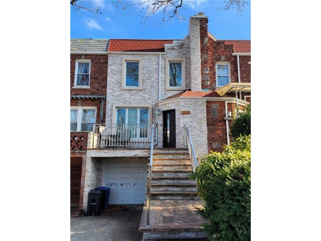  3 BR,  3.00 BTH &nbsp;Single family style home in Sheepshead Bay