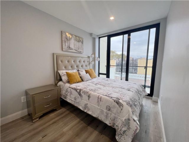  2 BR,  1.00 BTH &nbsp;Condominium style home in Sunset Park