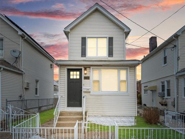  2 BR,  3.00 BTH &nbsp;Single family style home in Old Mill Basin