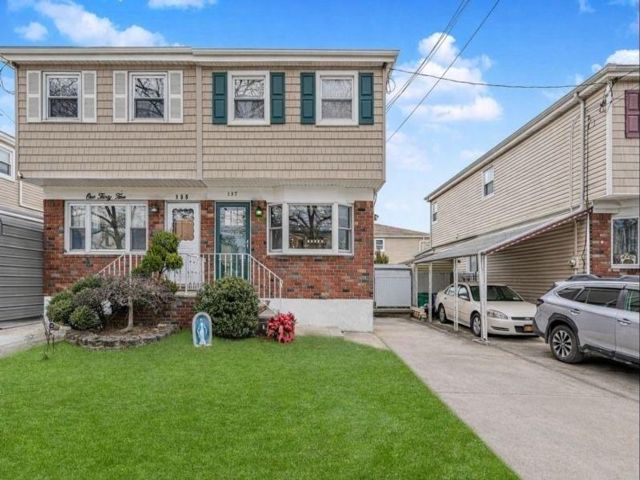  3 BR,  2.00 BTH &nbsp;Single family style home in Bay Terrace