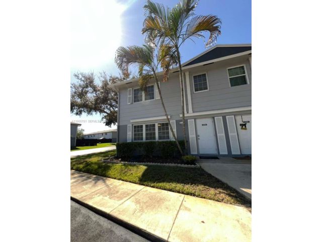  3 BR,  2.50 BTH &nbsp; style home in Davie