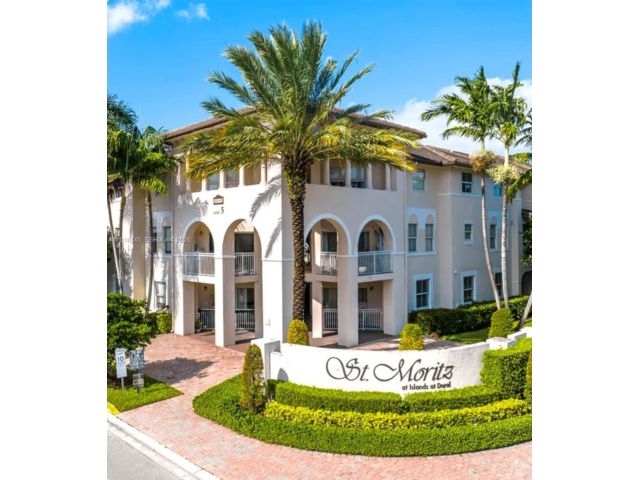  3 BR,  2.50 BTH &nbsp;Condo style home in Miami