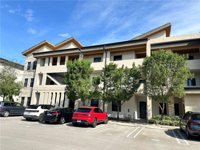  2 BR,  2.00 BTH &nbsp;Condo style home in Miami