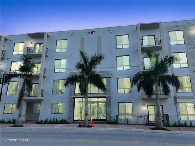  2 BR,  2.50 BTH &nbsp;Apartment style home in Miami