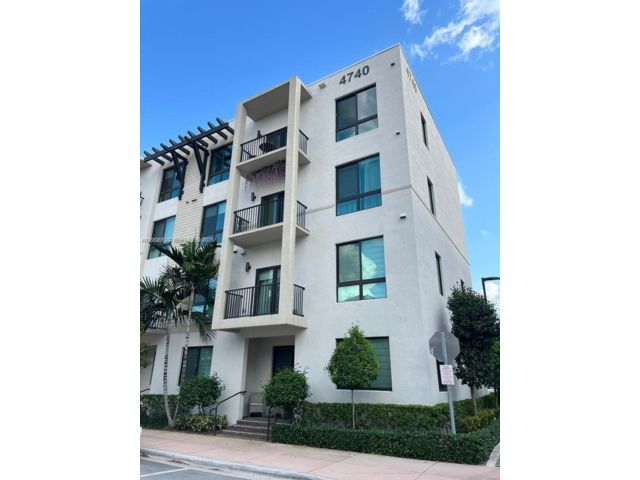  3 BR,  2.00 BTH &nbsp; style home in Medley