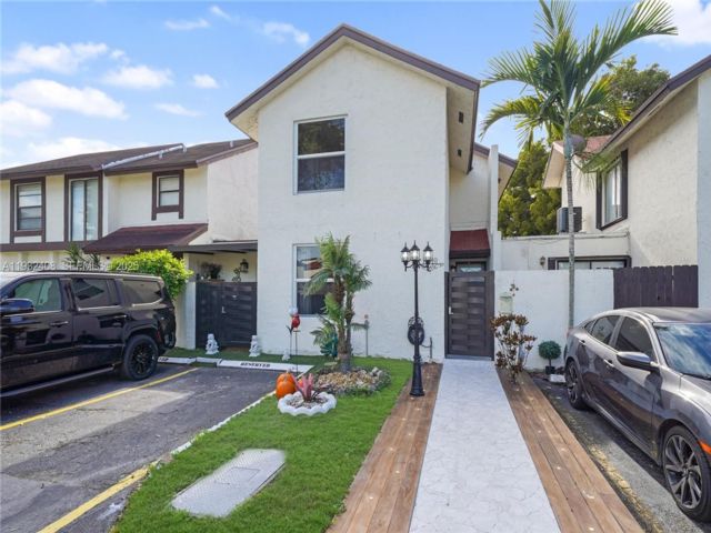  3 BR,  2.00 BTH &nbsp; style home in Miami