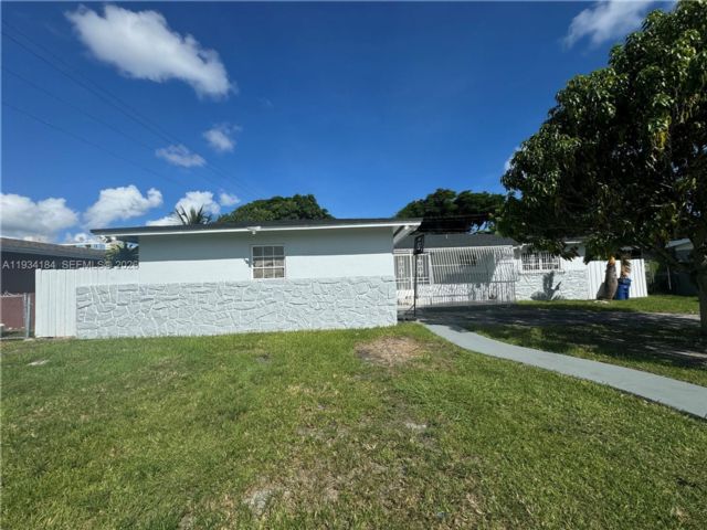  3 BR,  2.00 BTH &nbsp; style home in Miami