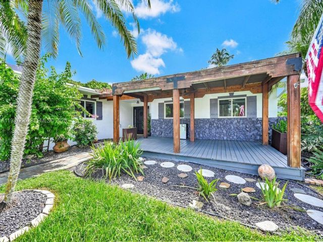  4 BR,  3.00 BTH &nbsp; style home in Southwest Ranches