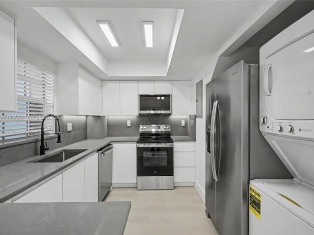  3 BR,  2.50 BTH &nbsp; style home in Cooper City