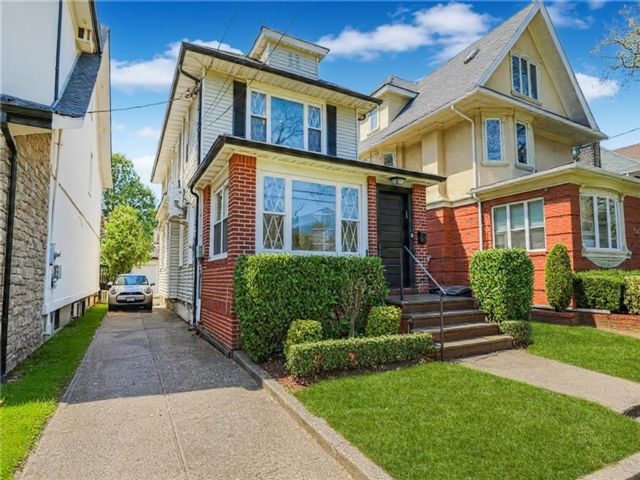  3 BR,  3.00 BTH &nbsp;Single family style home in Madison