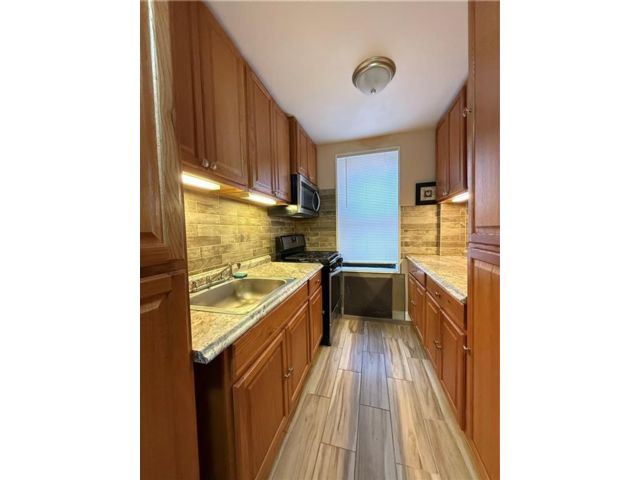  1 BR,  1.00 BTH &nbsp;Co-op style home in Marine Park