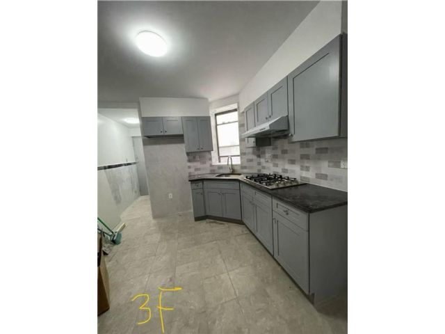 12 BR,  0.00 BTH &nbsp;Multi-family style home in Sunset Park