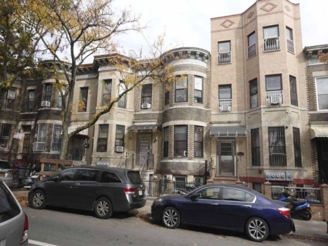  9 BR,  6.00 BTH &nbsp;Multi-family style home in Sunset Park