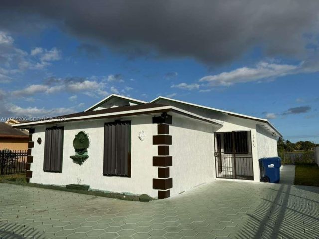  4 BR,  2.00 BTH &nbsp; style home in Miami