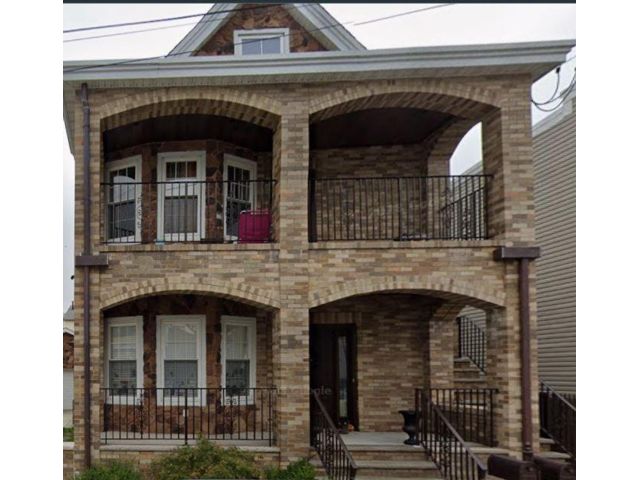  3 BR,  2.00 BTH &nbsp;Apartment style home in Kearny