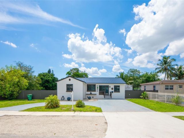  3 BR,  2.00 BTH &nbsp; style home in Miami