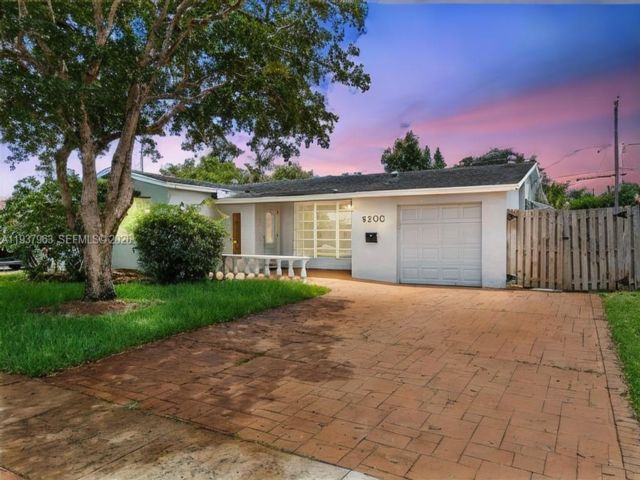  4 BR,  2.00 BTH &nbsp; style home in Cooper City