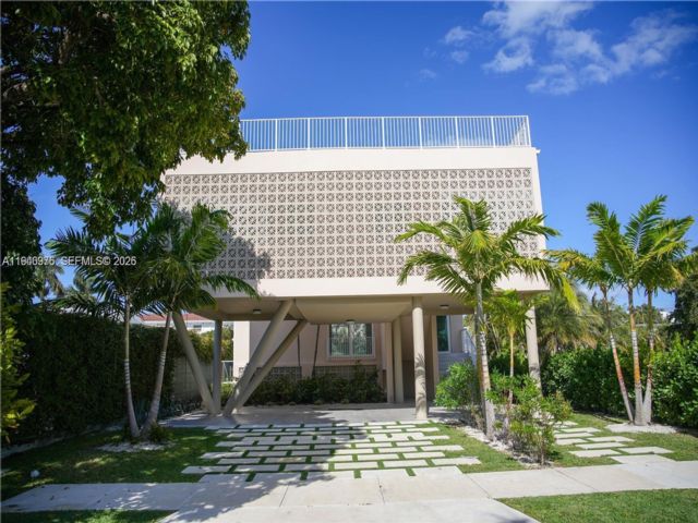  4 BR,  4.50 BTH &nbsp; style home in Miami