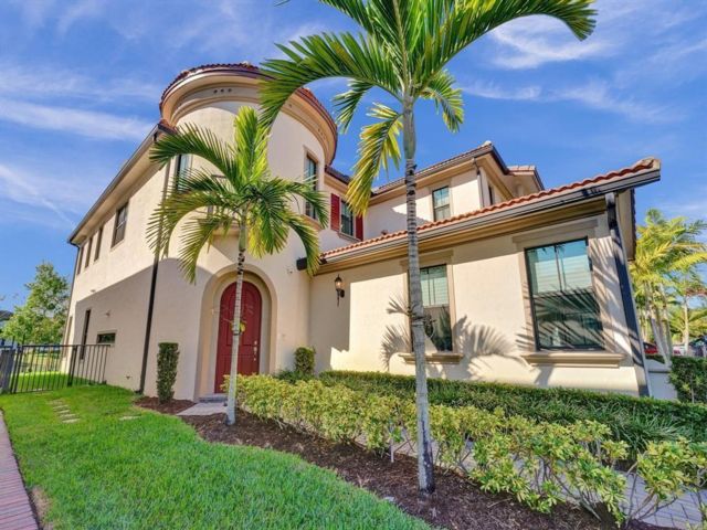  6 BR,  5.50 BTH &nbsp; style home in Parkland