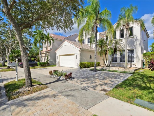  5 BR,  3.00 BTH &nbsp; style home in Weston