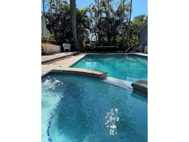  3 BR,  2.00 BTH &nbsp; style home in Hollywood