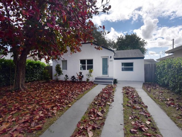  3 BR,  2.00 BTH &nbsp; style home in El Portal