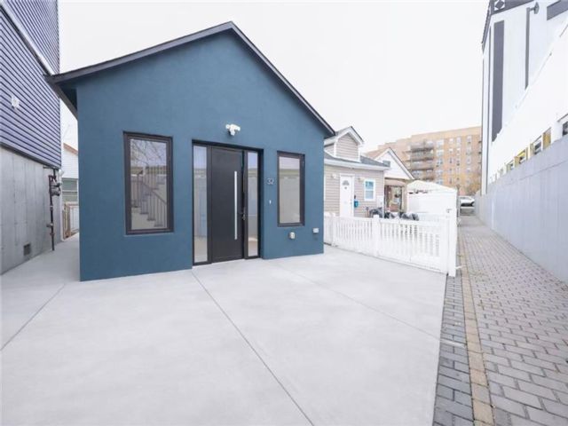  2 BR,  2.00 BTH &nbsp;Single family style home in Sheepshead Bay