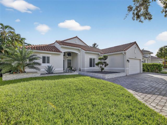  4 BR,  2.00 BTH &nbsp; style home in Pembroke Pines