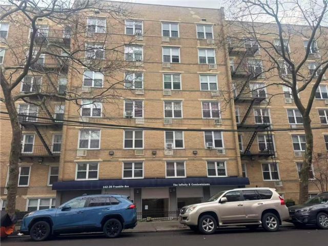  1 BR,  1.00 BTH &nbsp;Condominium style home in Flushing