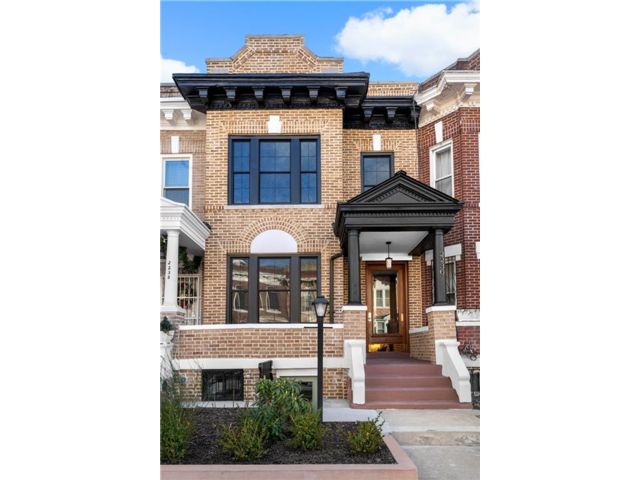  3 BR,  3.00 BTH &nbsp;Single family style home in Flatbush