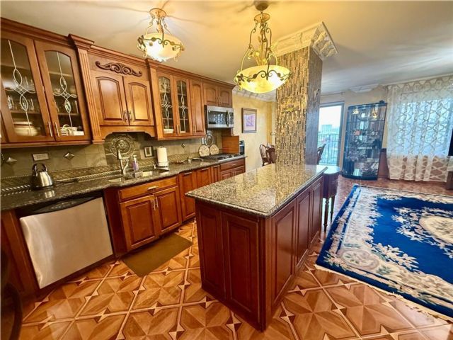  2 BR,  1.00 BTH &nbsp;Condominium style home in Brighton Beach