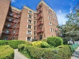  1 BR,  1.00 BTH &nbsp;Co-op style home in Midwood